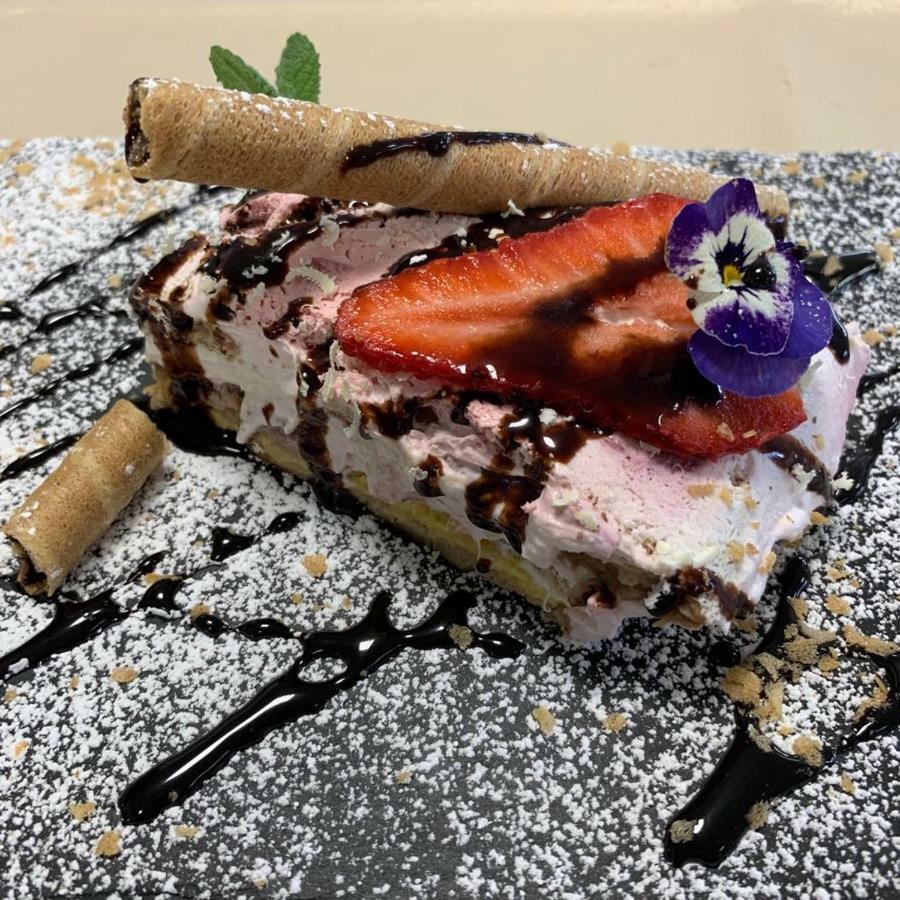 Alojamento Restaurante Dom Dinis ヴィーラ・ノーヴァ・デ・ポイアレス エクステリア 写真